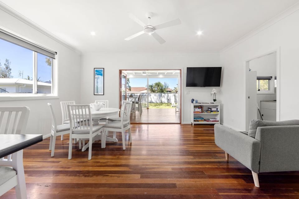 Barronstown - Pet Friendly with Fire Pit House in Callala Bay