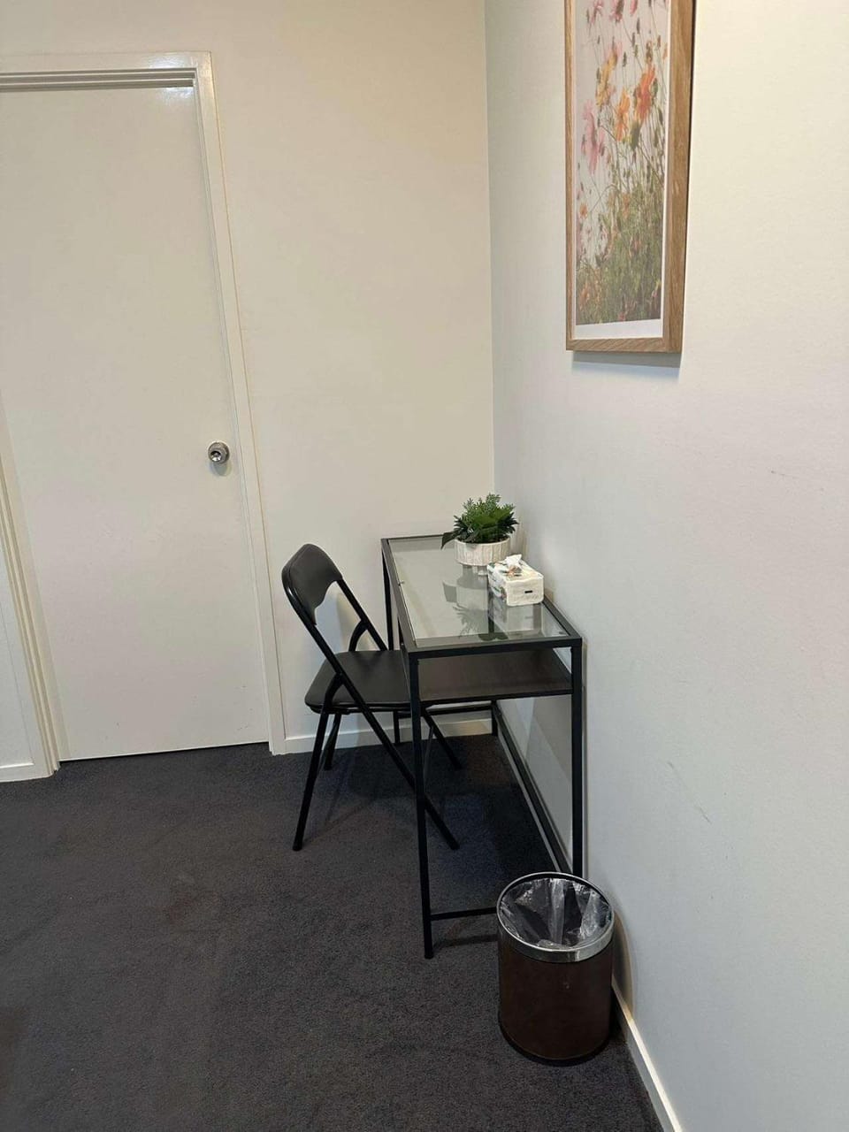 Double Bed Room with Ensuite Bath-Peaceful location House in Sydney