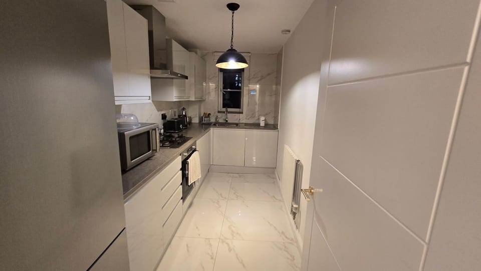 2 Bed Stylish Interiors 25min to Central London Apartment in Edgware