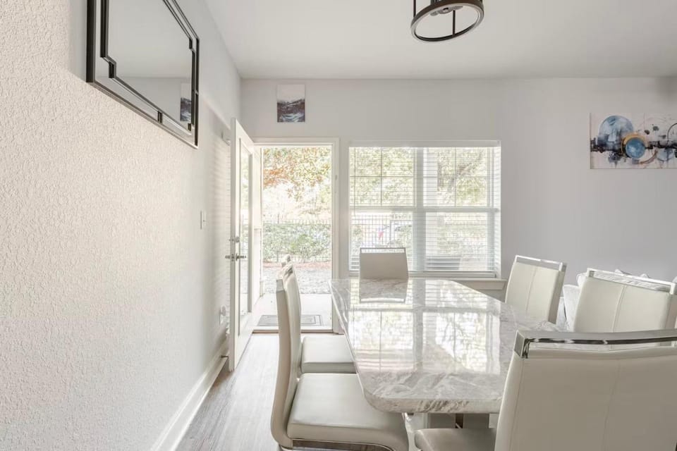 Seating area, Dining area