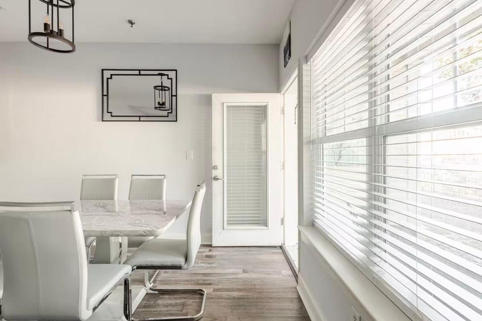 Living room, Seating area, Dining area, air conditioner