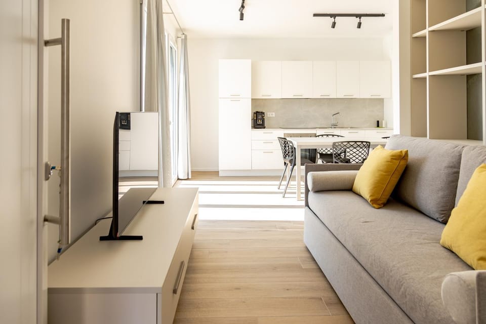 TV and multimedia, Kitchen or kitchenette, Living room, Dining area