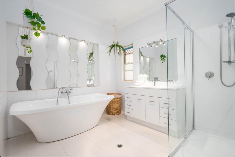 Bird and Leaf Cottage House in Indooroopilly