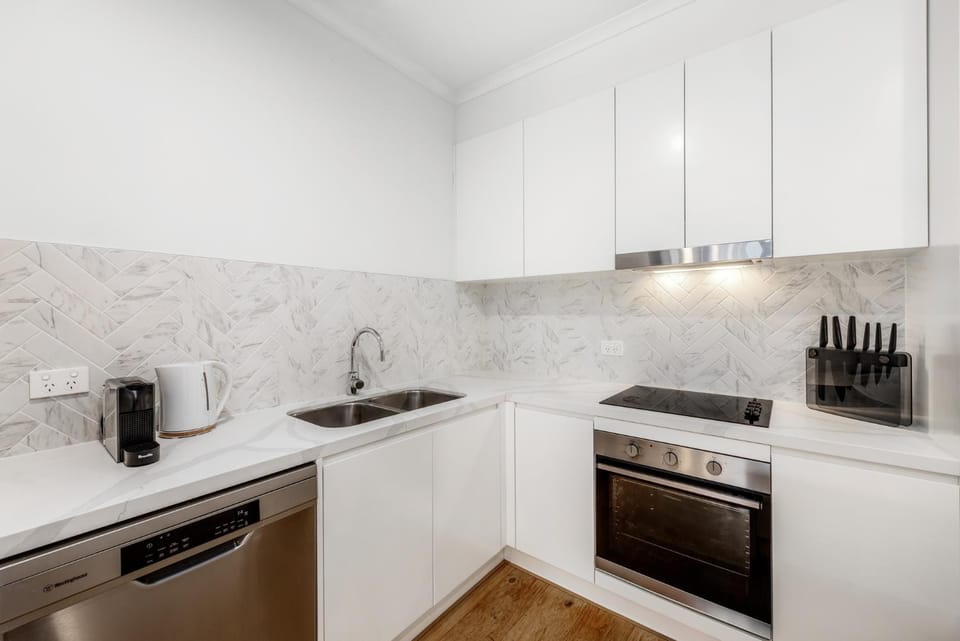 Peaceful 3BR 2BA with Parking Near Airport and CBD Apartment in Brisbane