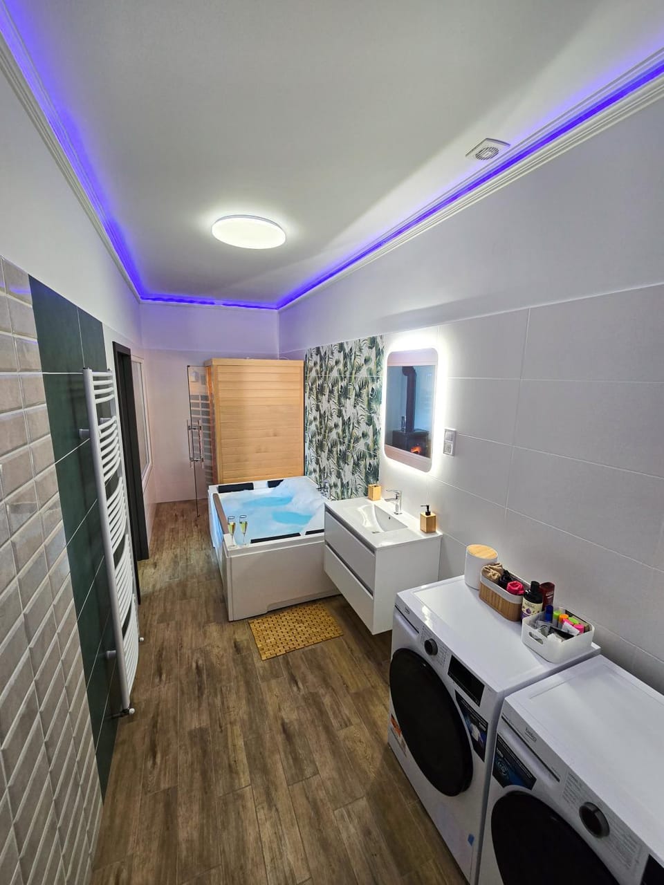 Bathroom, Spa and wellness centre/facilities, Bath, washing machine, dryer