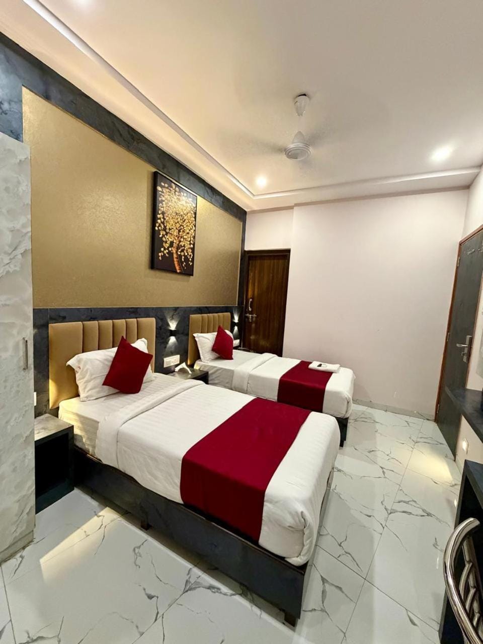 Hotel Classy Comfort Malad Near DNA Hospital Hotel in Mumbai