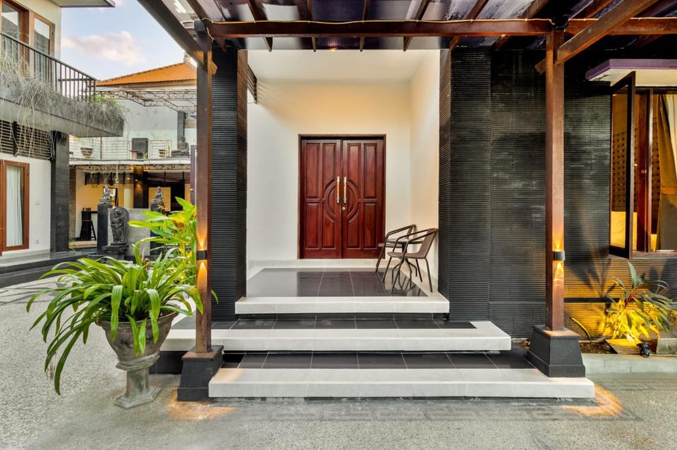 Facade/entrance
