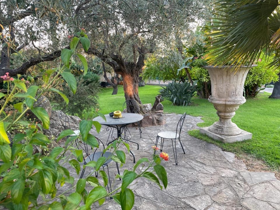 Garden, Dining area, Garden view