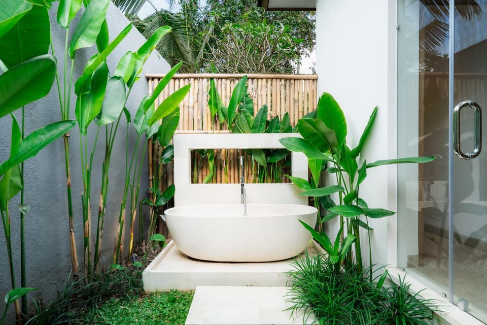 Shower, Garden, Bathroom, Garden view, Bath