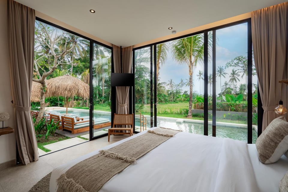 Bed, TV and multimedia, Photo of the whole room, Bedroom, Swimming pool, air conditioner