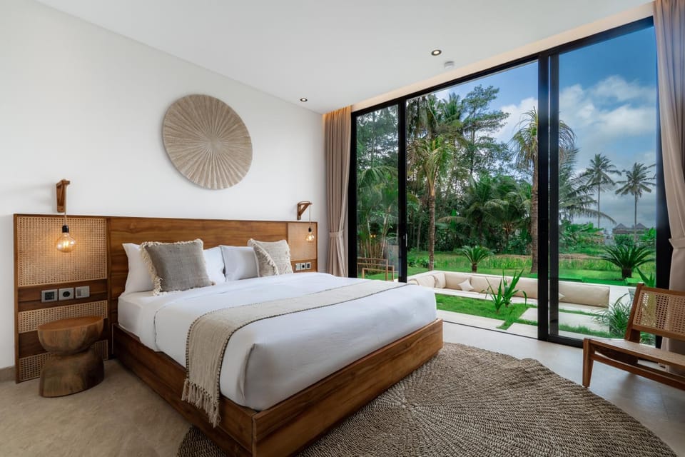 Bed, Garden, View (from property/room), Bedroom, Garden view, air conditioner