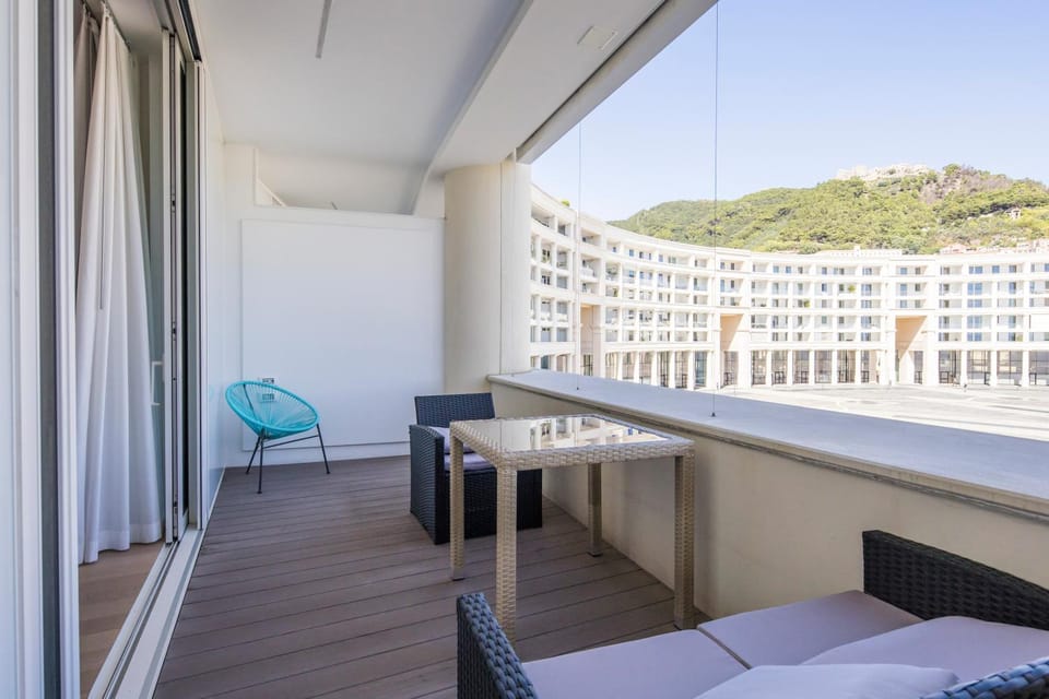 Patio, Day, Natural landscape, View (from property/room), Balcony/Terrace, Seating area, Dining area, Mountain view