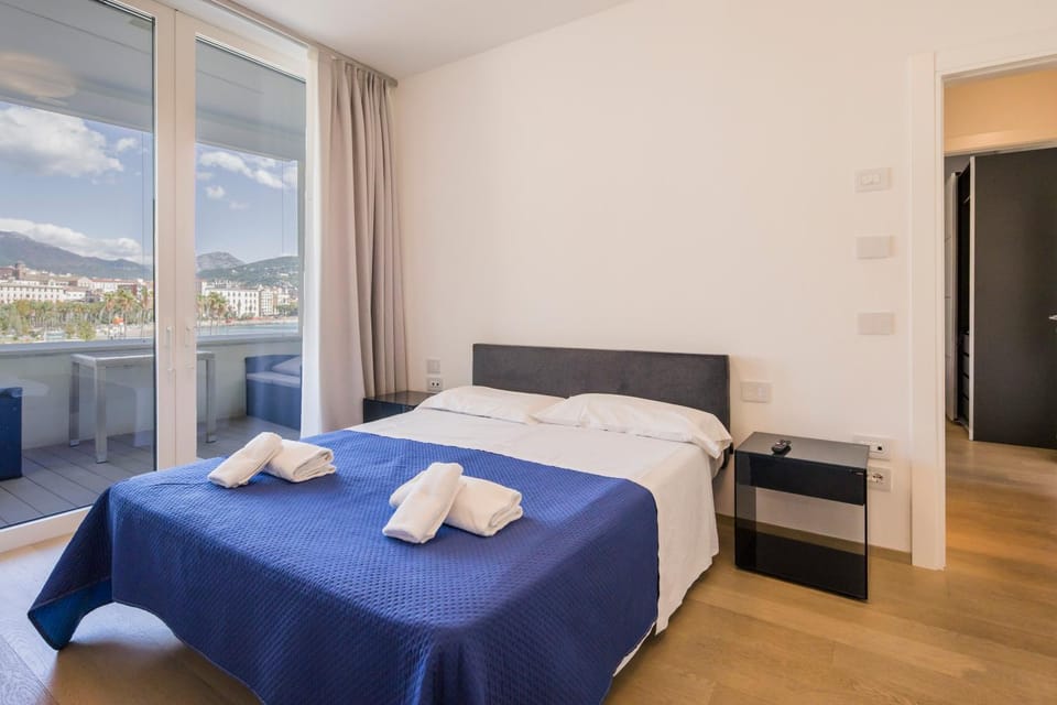 Bed, Natural landscape, Photo of the whole room, Bedroom, towels