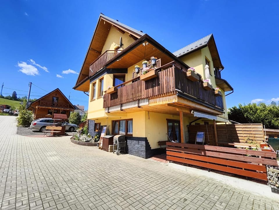Zamajerz Nad Zalewem Campground/ 
RV Resort in Lesser Poland Voivodeship