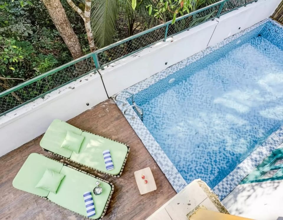 Pool view, Swimming pool, sunbed