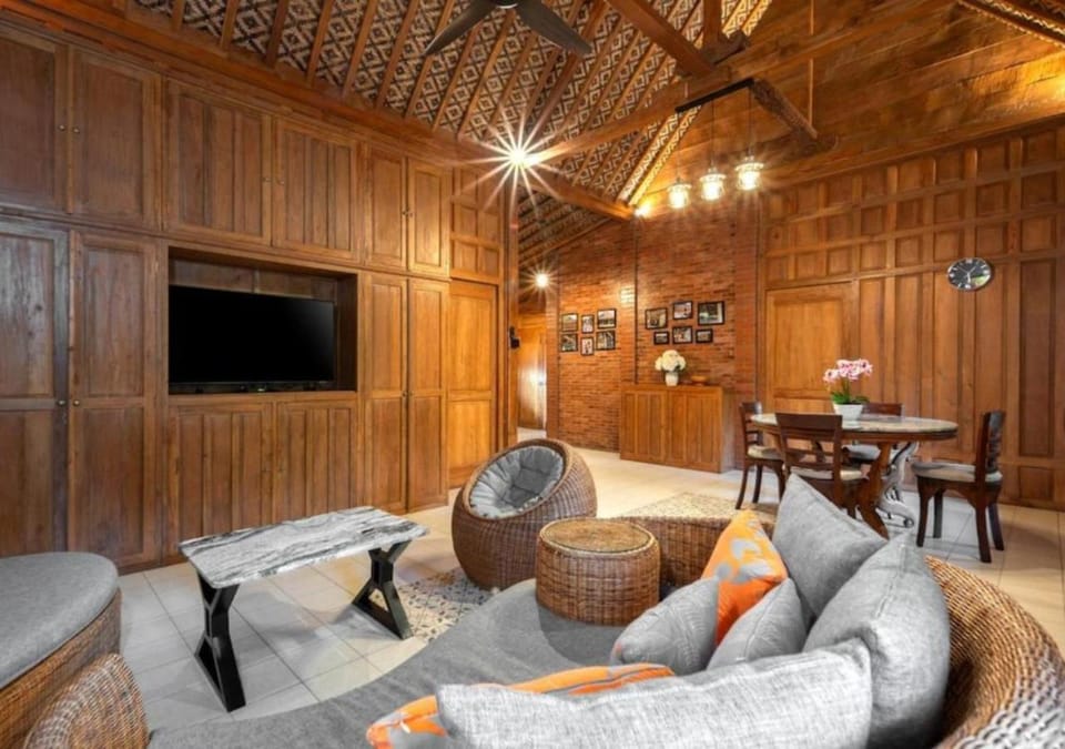 Communal lounge/ TV room, TV and multimedia, Living room, Seating area