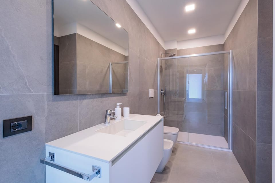 Shower, Toilet, Bathroom