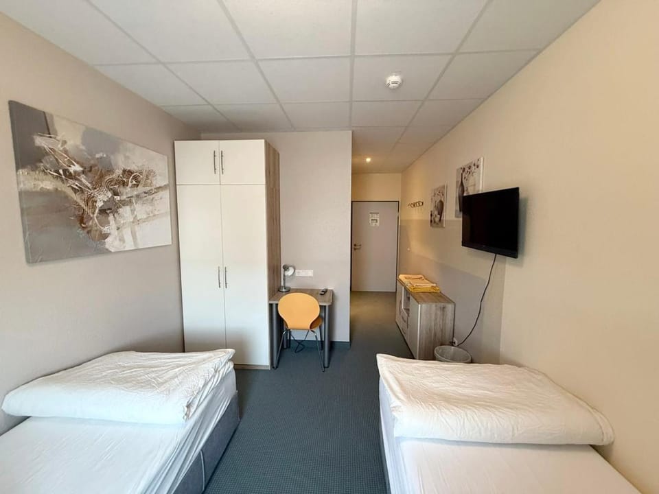 Bed, TV and multimedia, Photo of the whole room, Bedroom, wardrobe