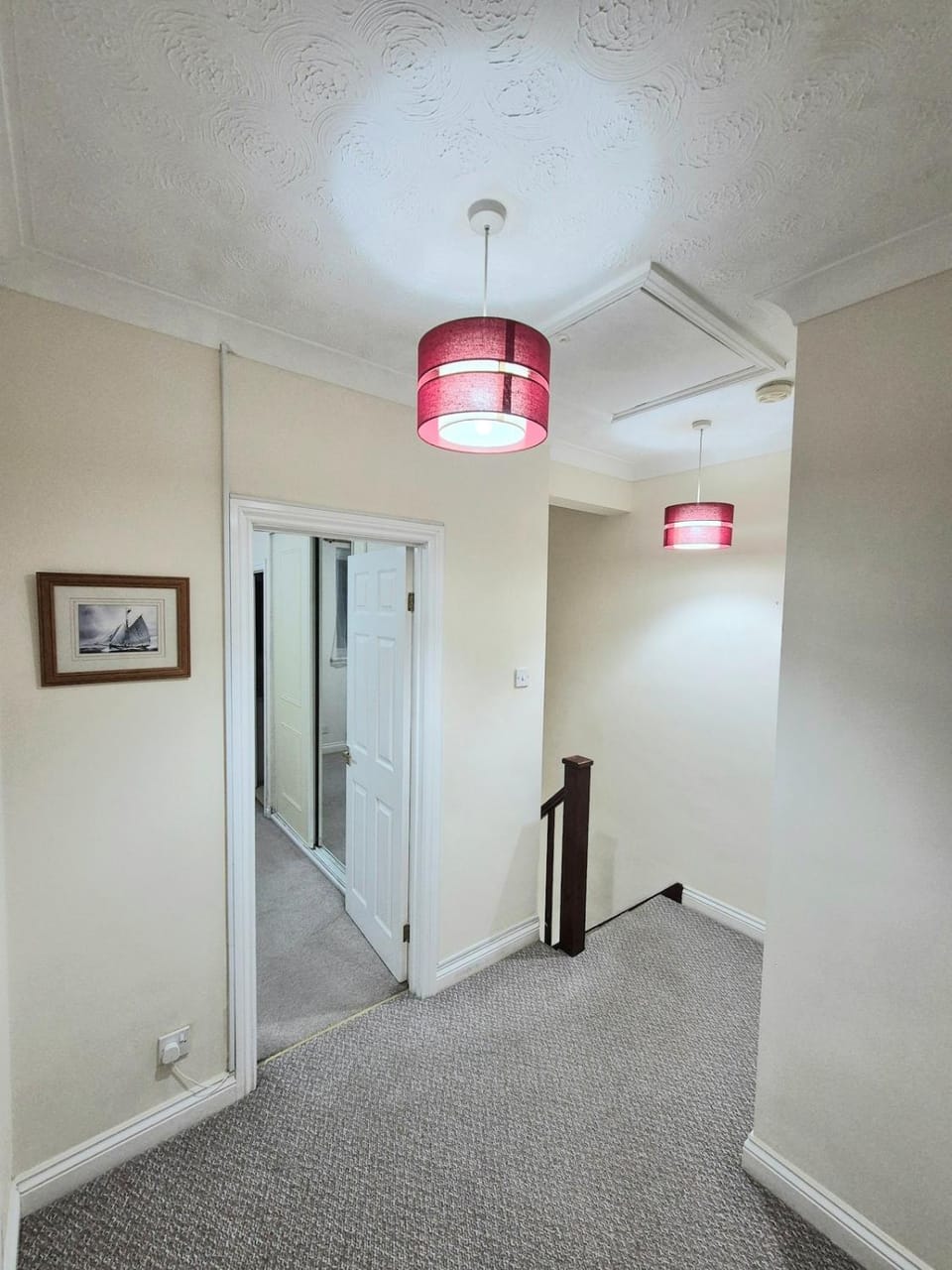 Crescent House - 3 Bedrooms, 2 bathrooms, large lounge, sunny conservatory, full kitchen, parking for 2 cars House in Aylesbury