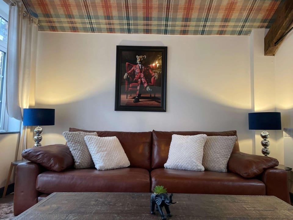 Living room, Decorative detail, Seating area