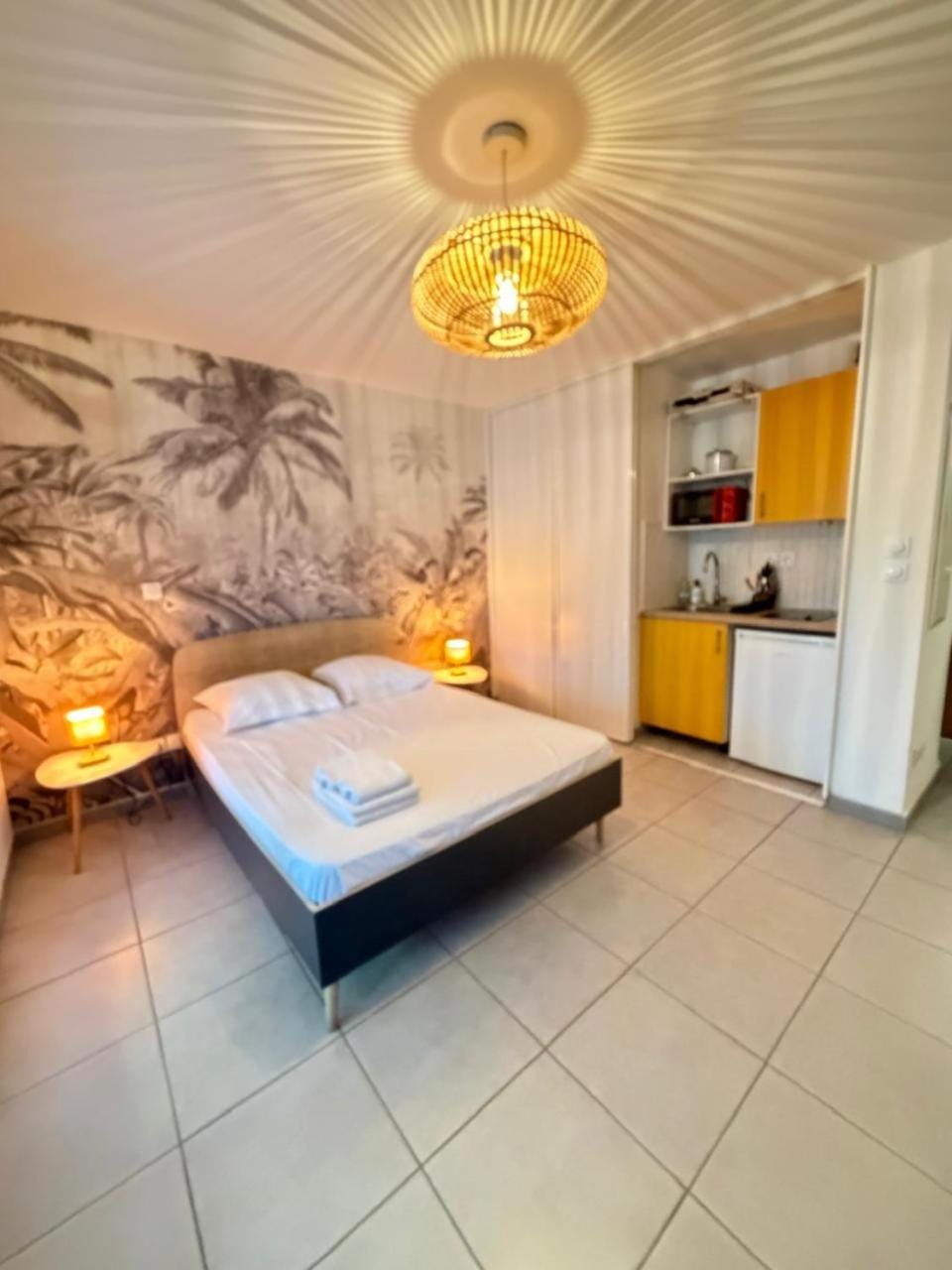 Kitchen or kitchenette, Bedroom