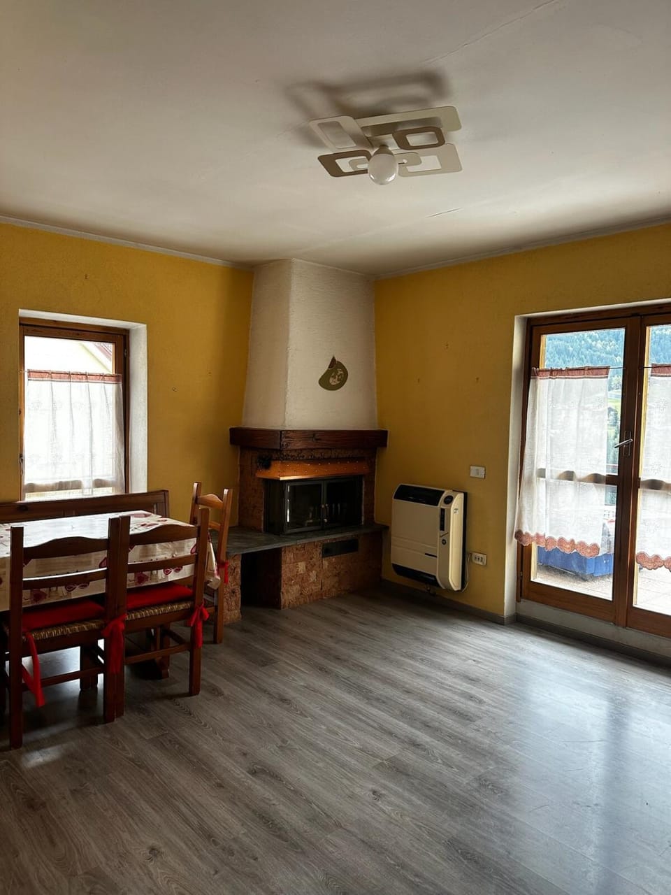 Seating area, Dining area