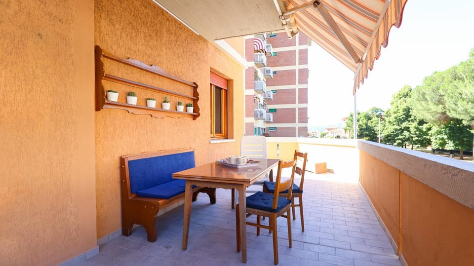 Modern Apartment near the Centre - with Balconies Apartment in Pistoia