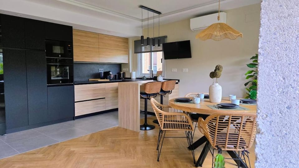 TV and multimedia, Kitchen or kitchenette, Living room, Dining area