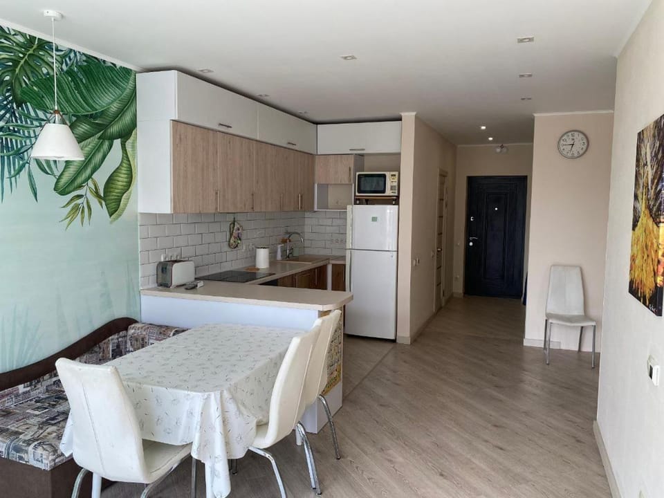 Kitchen or kitchenette, Dining area, oven