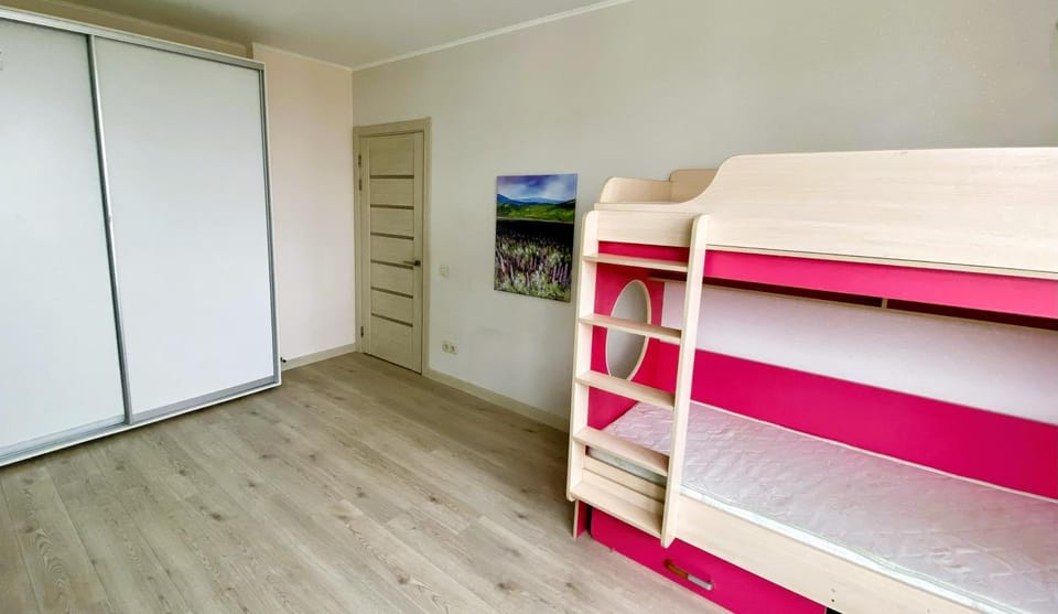 Bedroom, bunk bed, wardrobe