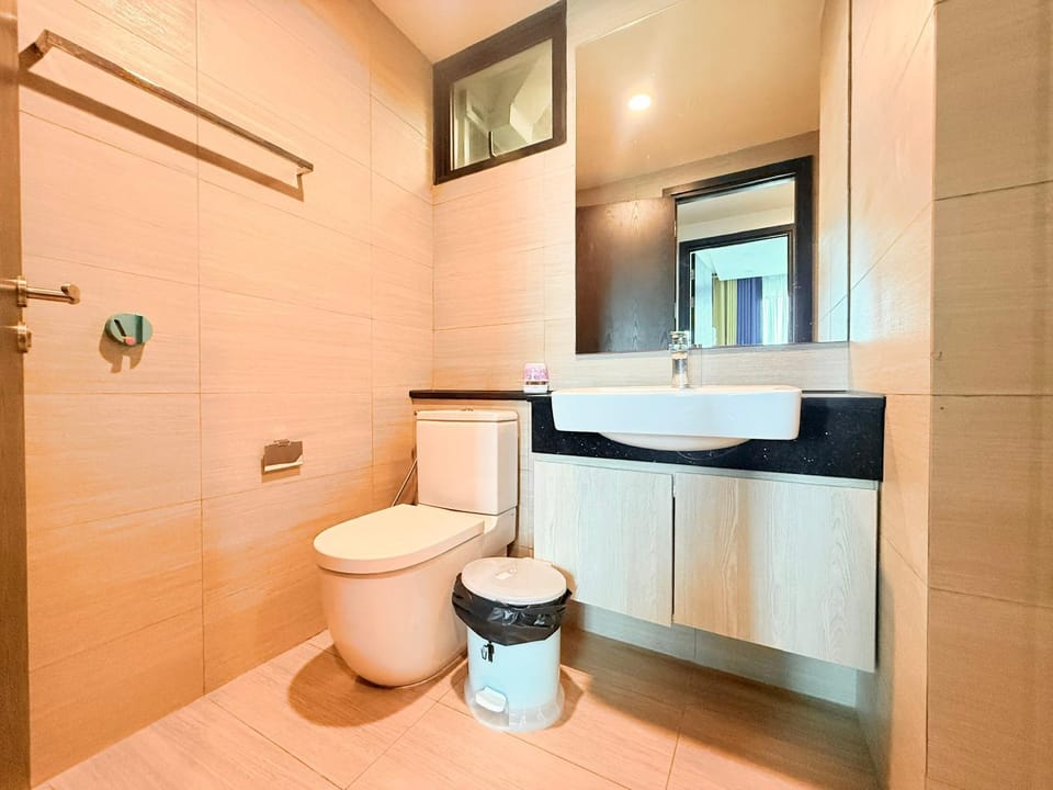 Shower, Toilet