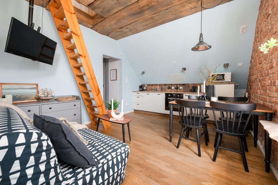 TV and multimedia, Kitchen or kitchenette, Living room, Seating area, Dining area