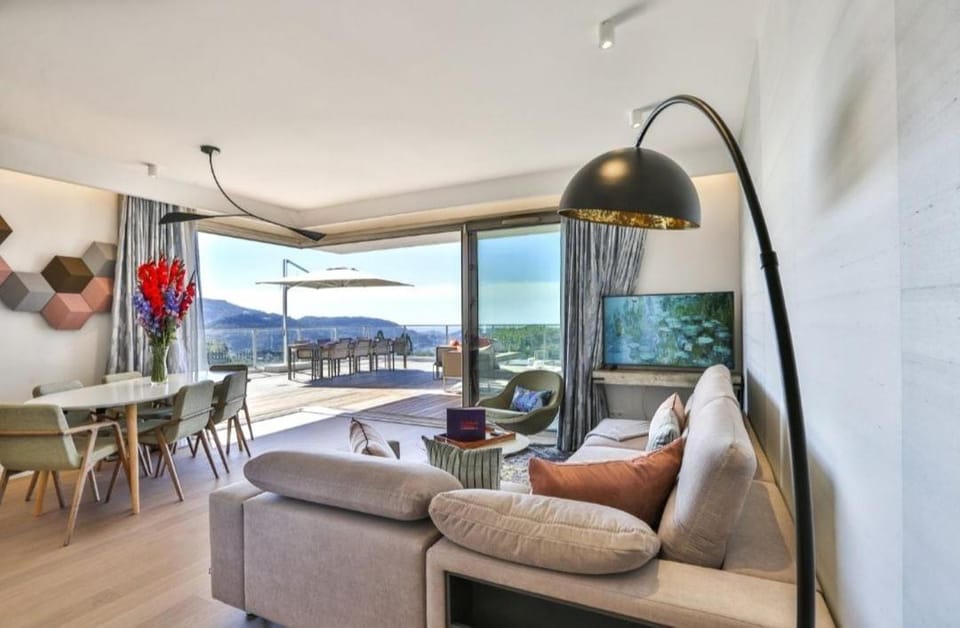 TV and multimedia, Living room, Seating area, Dining area, Sea view