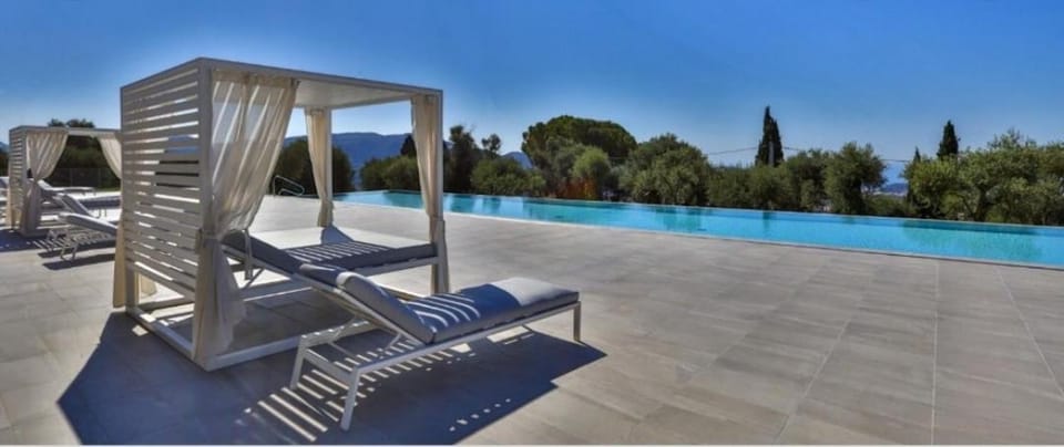 Pool view, Swimming pool, sunbed