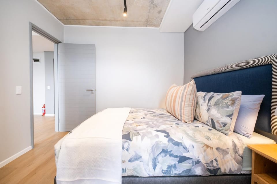 Bedroom, air conditioner
