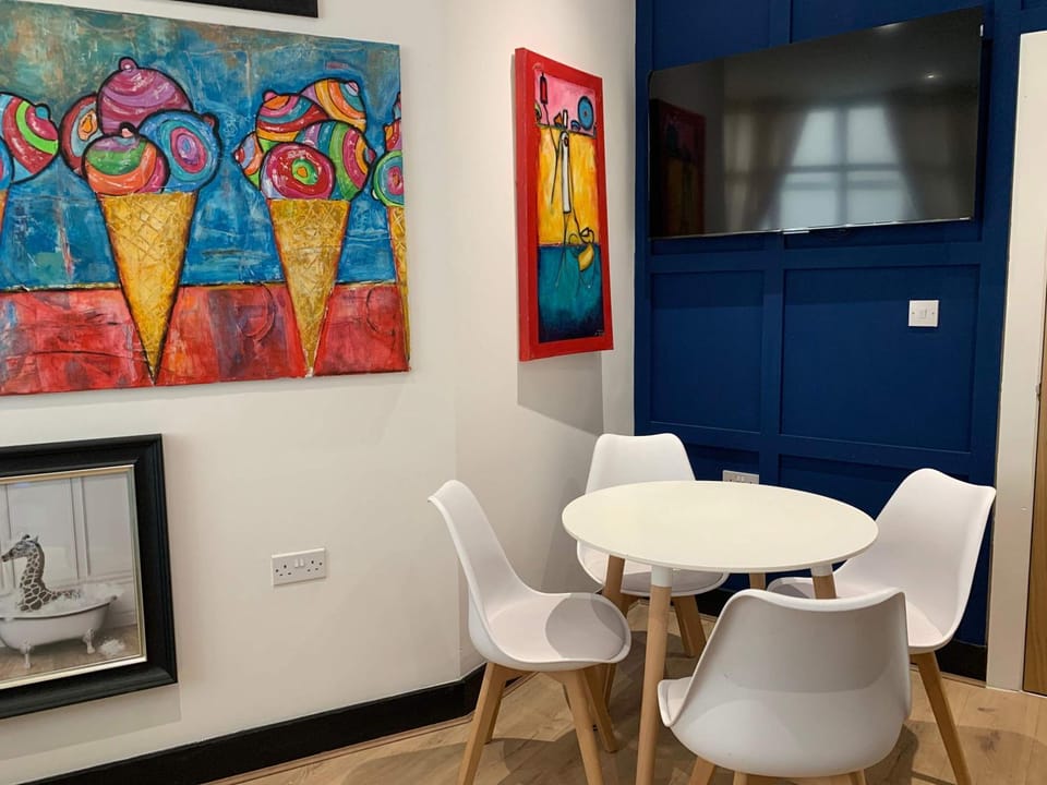 The Waldorf, King Size and Twin Apartment by The Hive WA1 Apartment in Warrington