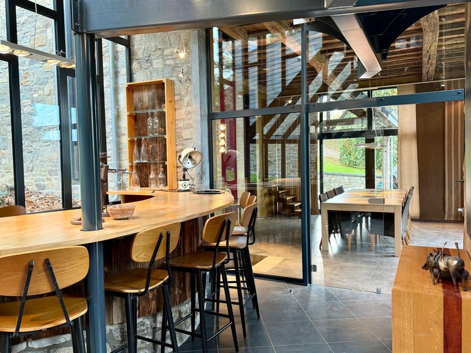 Lounge or bar, Meals