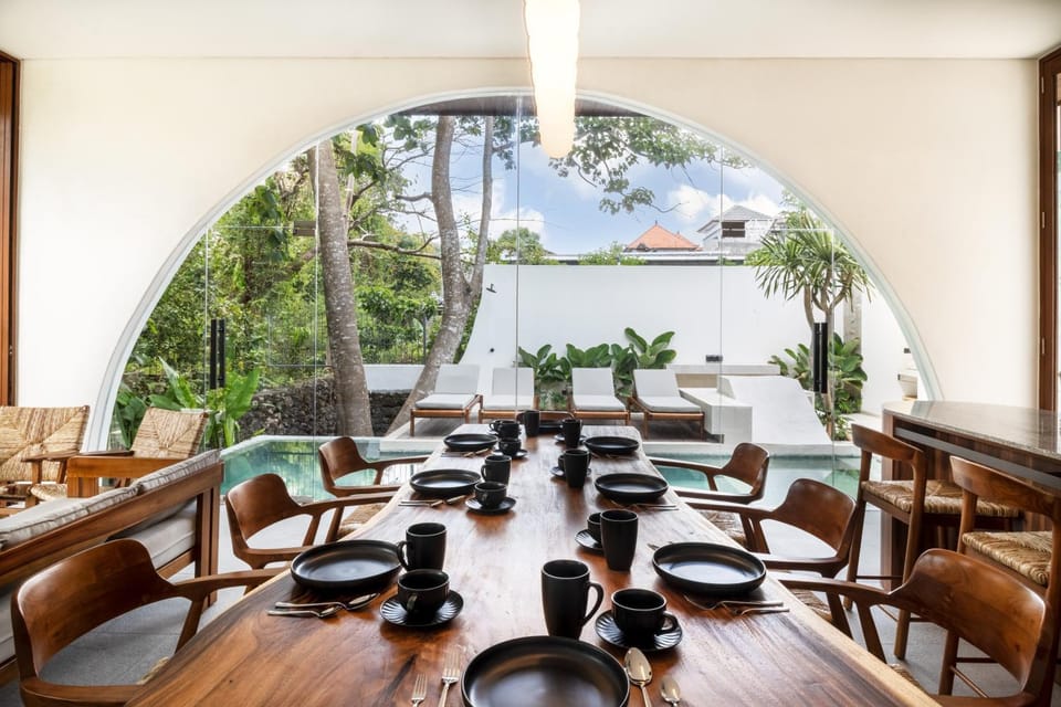 View (from property/room), Seating area, Dining area