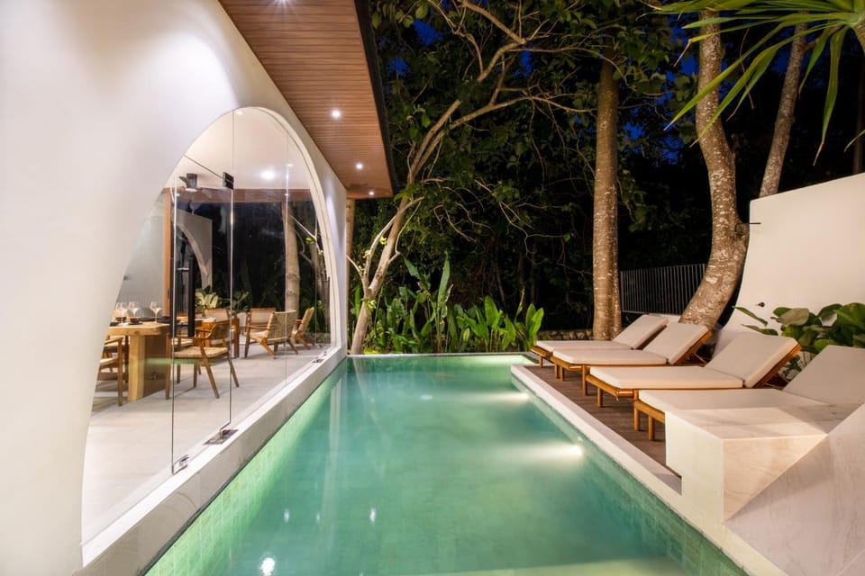 Pool view, Swimming pool, sunbed