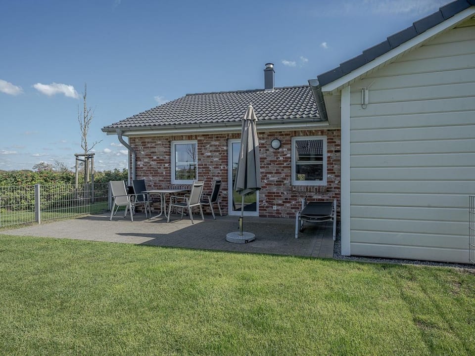 Ferienhaus Chaplin mit Kamin und eingezäuntem Garten House in Dagebüll