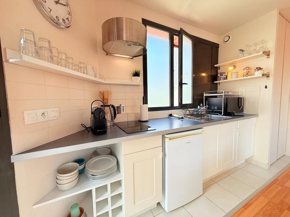 Coffee/tea facilities, Kitchen or kitchenette, minibar, stove, toaster