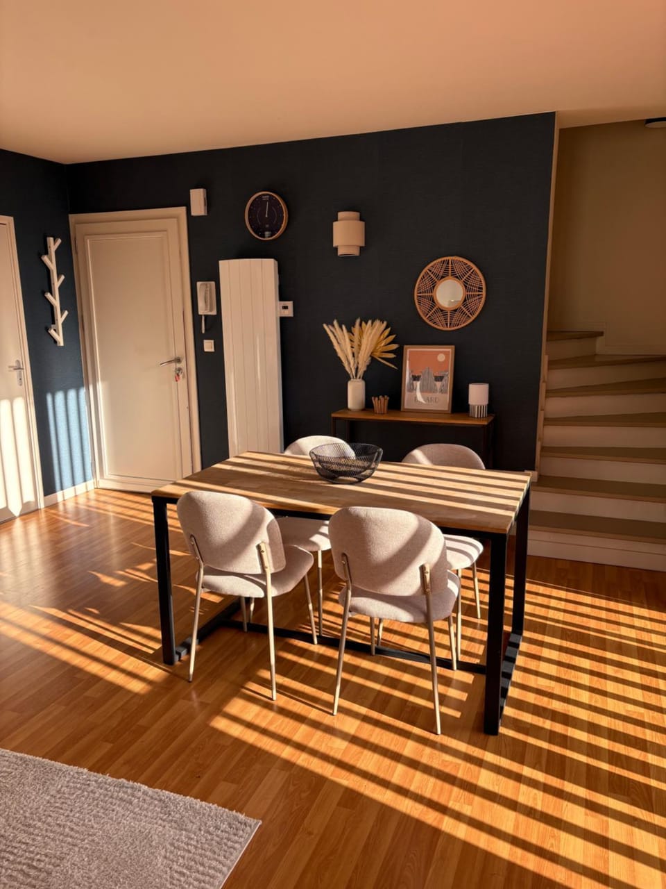 Living room, Dining area