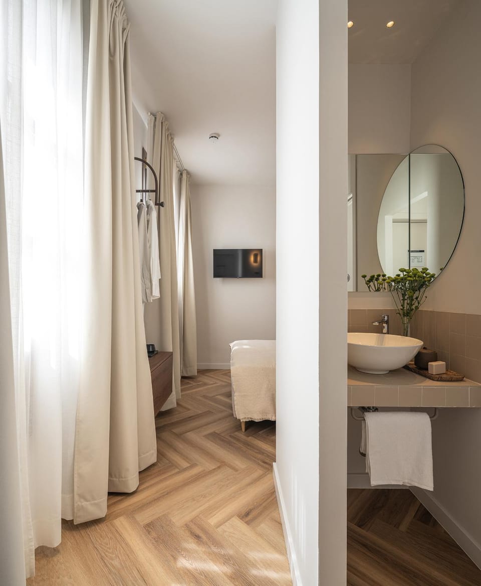 Bathroom, TV and multimedia