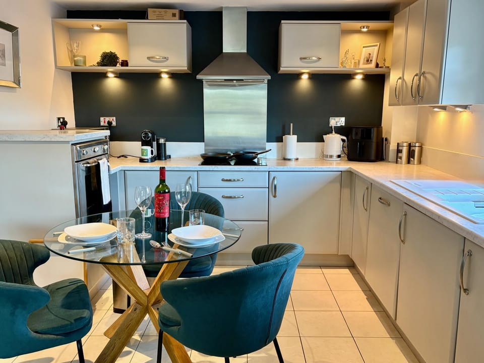 Kitchen or kitchenette, Dining area, microwave, kitchen, kitchen