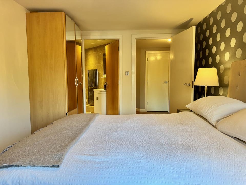 Bedroom, towels