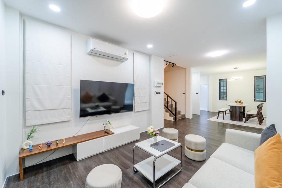 TV and multimedia, Living room, Dining area, air conditioner