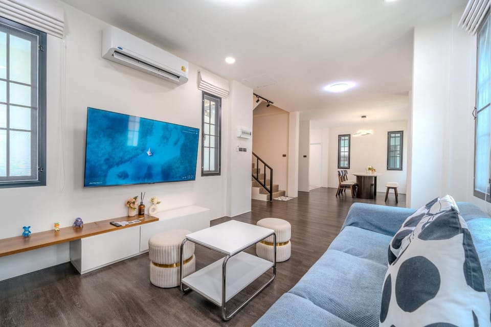 TV and multimedia, Living room, Dining area, air conditioner