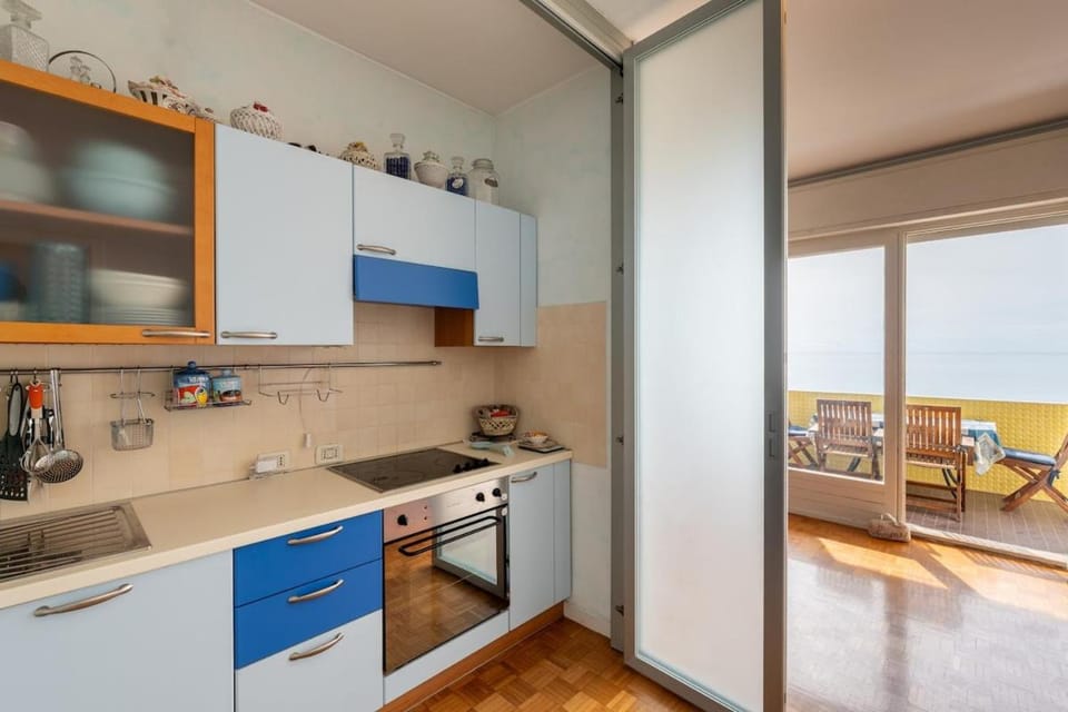 Mediterranean Home - with Sea View Apartment in Vallecrosia