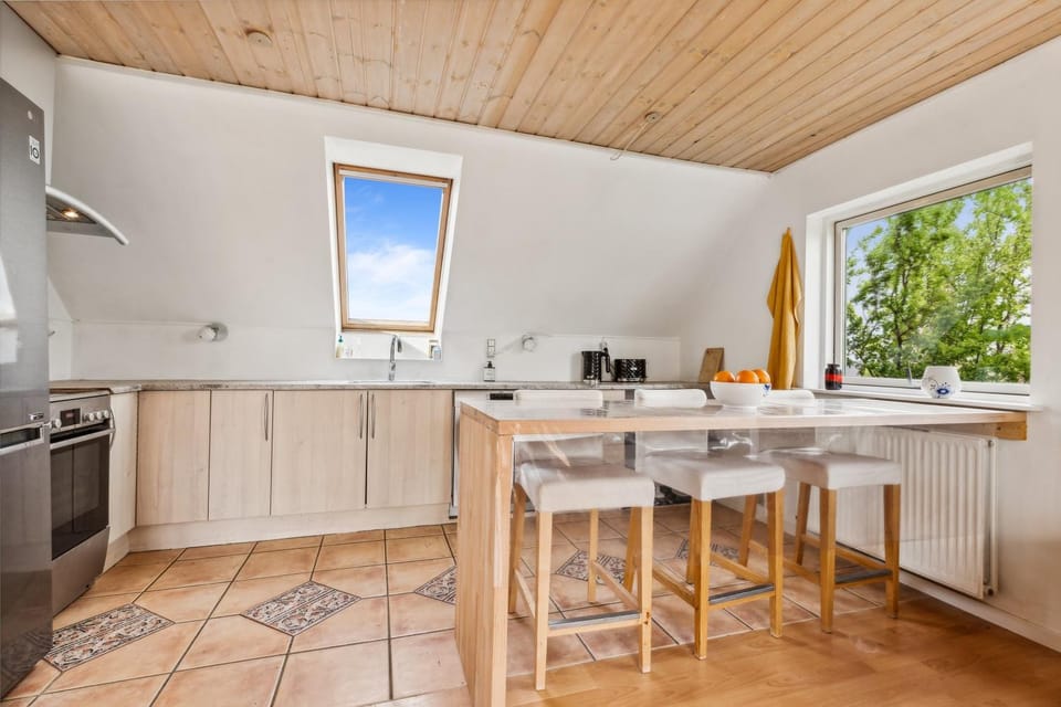 Kitchen or kitchenette, Dining area, dishwasher, oven, stove