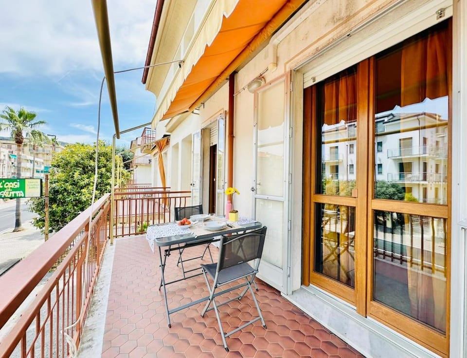 DIMORA Concept-Da Beffy-Beautiful Terrace and Free parking Apartment in Pietra Ligure